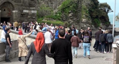 Tatilde nüfusunun 100 katı turist ağırladı