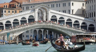 Venedik'e ilk gün 15.700 turist paralı giriş yaptı