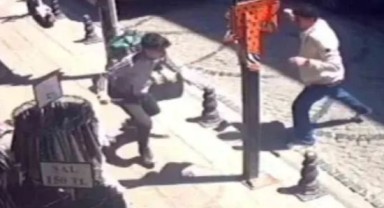 Kendisinden alışveriş yapmayan turisti bıçakladı