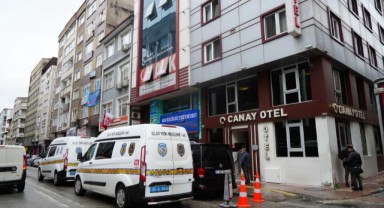 Otel odasında silahla vurulmuş halde ölü bulundu