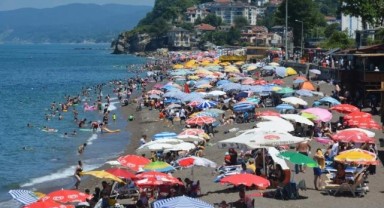 Akçakoca sahilleri tıklım tıklım
