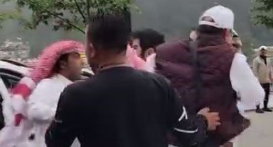 Arap turistler Uzungöl'de birbirine girdi