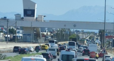 Antalya trafiği turizmi tehdit ediyor
