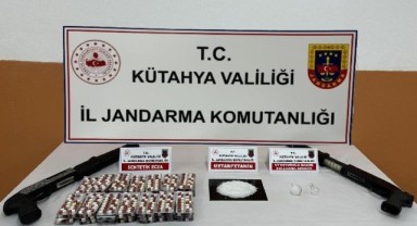 Apart otelde uyuşturucu ve silah ele geçirildi