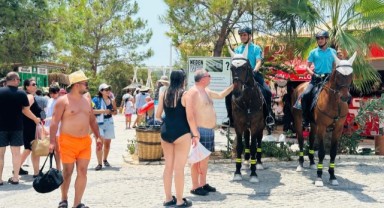 Jandarmanın atlı ekibi Ölüdeniz'de görev başında