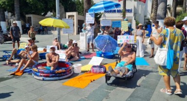 Kıyı işgaline karşı Belediye Meydanı'nda renkli eylem