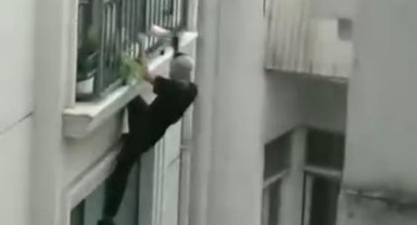 ''Örümcek adam'' gibi otele tırmandı