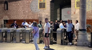 Topkapı Sarayı'nın kapıları gece ziyaretlerine açıldı