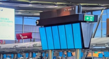 Uçuşlar durdu, banka ve hastane hizmetleri çöktü