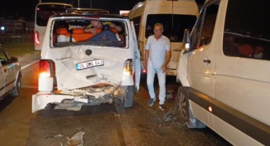 Tur minibüslerinin kazasında korkulu anlar