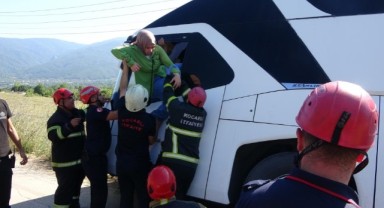 Tur otobüsü yan yattı: 43 yaralı