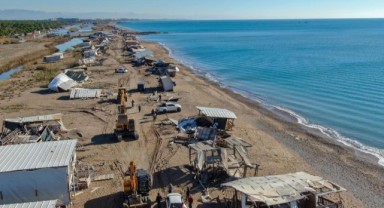 Antalya'da 5 yıldızlı otellere komşu çardaklar yıkıldı