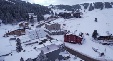 Uludağ'da sezonun ilk kayağı yapıldı