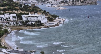 Bodrum'da fırtına dehşeti! İşletmeler zarar gördü
