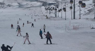 Erciyes'e kar yağdı, sezon uzadı