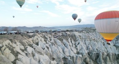 Kapadokya'da yeryüzü de gökyüzü de doldu