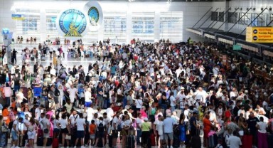 Havalimanları 3 ayda 45 milyon yolcu ağırladı