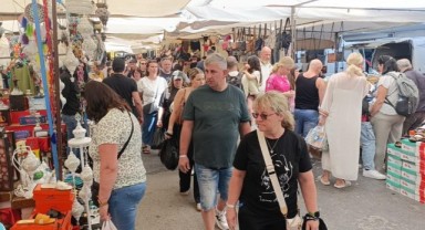 Manavgat'ta turizm coşkusu: Turistler pazara akın etti