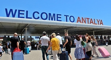 Antalya'ya 500 uçak geliyor, 500 uçak gidiyor!