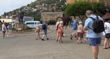 Dev gemi Alanya'ya 2.500 turist getirdi