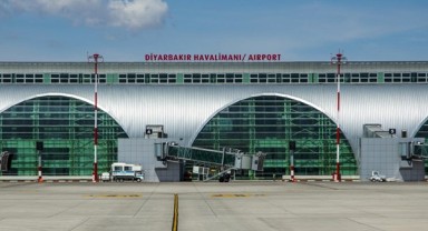 Diyarbakır Havalimanı pistinde çatlak! Uçuşlar durdu