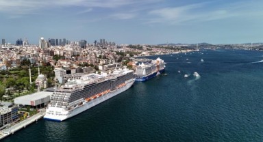 İki kruvaziyer gemisi İstanbul'a 7 bin turist getirdi