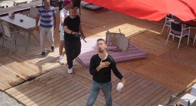 Konyaaltı Sahili’nde zabıta–işletmeci gerginliği