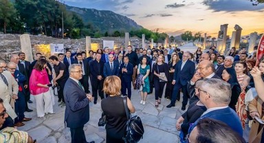 THY 200 tur operatörünü Efes'te ağırladı