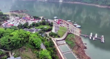 Turistleri taşıyan 4 tekne alabora oldu: 10 ölü