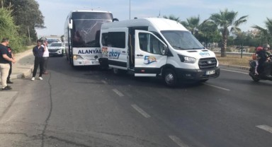 Yolcu otobüsü ile tur minibüsü çarpıştı: