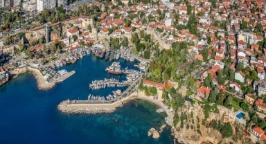 Antalya'da tarihi plajda fiyat tartışması
