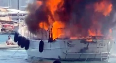 Göcek'te tekne alev alev yandı