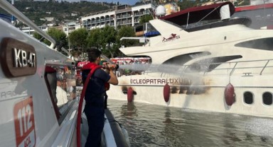 Lüks yat alevlere teslim oldu