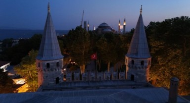 Topkapı Sarayı gece ziyaretçilerini ağırlamaya başladı
