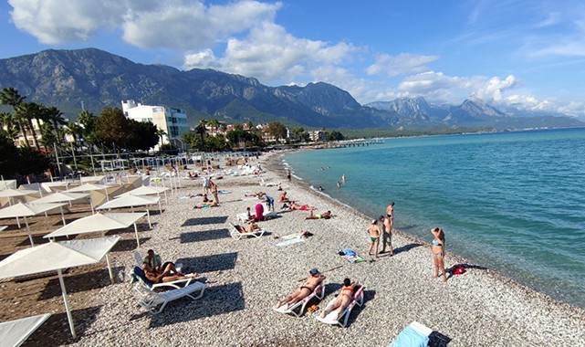 Her 3 Rus turistten 1'i Kemer'i seçti