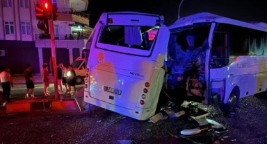Otel servisleri, tur aracıyla çarpıştı: 6 yaralı