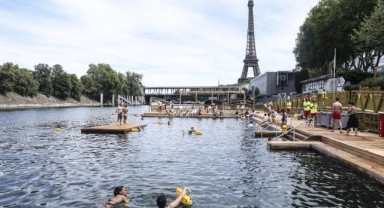 Paris'teki Seine Nehri 1 asır sonra yüzmeye açıldı
