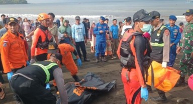 Turistik Bali Adası'na giden feribot battı: 4 ölü, 31 kayıp