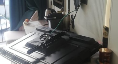 Turistler lüks otel odasını harabeye çevirdiler!