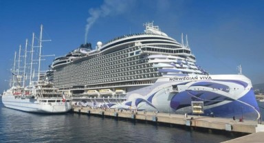 Bodrum'a 2 kruvaziyer 4 bin turist getirdi