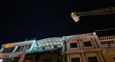 Fatih'te otelde korkutan yangın