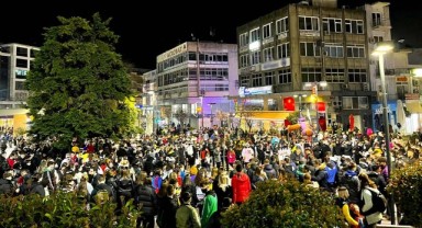 Festivalerde eğlenen ziyaretçi, kazanan otelci!