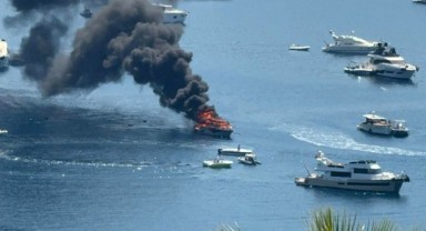 Gündoğan Koyu'nda tekne alev alev yandı