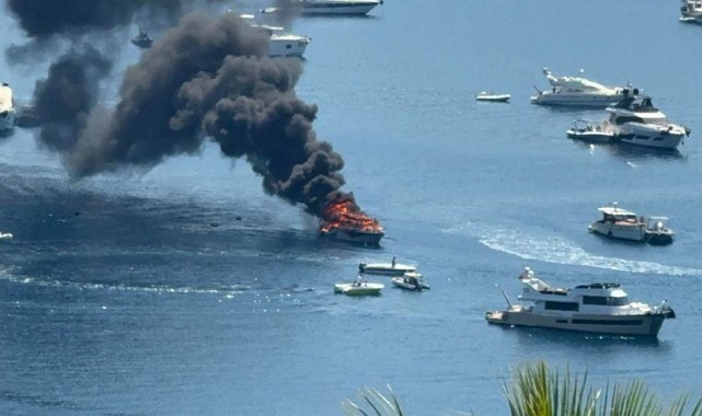Gündoğan Koyu'nda tekne alev alev yandı