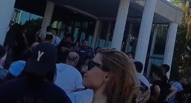 Maaş alamayan lüks otel çalışanları eylem başlattı