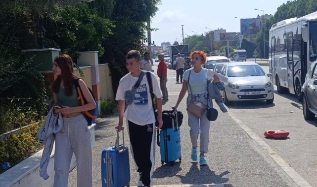 Maaş alamayan otel personeli iş bıraktı, turistler şokta
