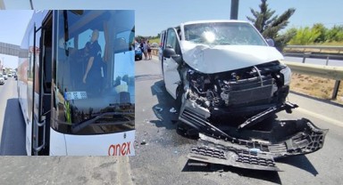 Manavgat'ta 2 tur aracı çarpıştı: 5'i turist 6 yaralı