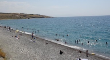 Van Gölü'nde plaj keyfi