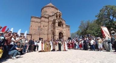Akdamar Kilisesi'nde Ermeni ayini sona erdi