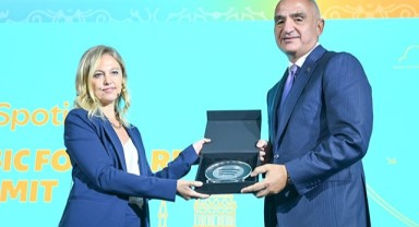 Bakan Ersoy duyurdu; Spotify, Türkiye'de ofis açıyor